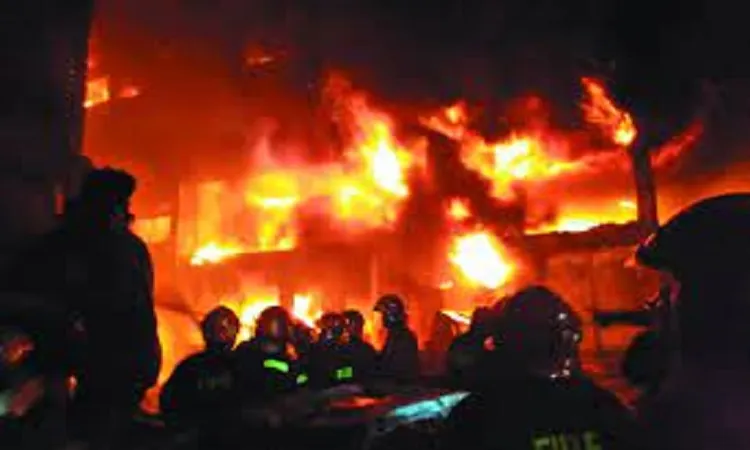 Fire breaks out at old Dhaka building