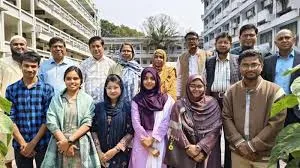 জ্বালানি তেলের মূল্য বৃদ্ধিতে গণপরিবহন বন্ধ , দুর্ভোগে সাধারন জনগণ