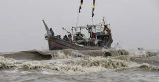 সাগরে ৩ দিনে ট্রলার ডুবে ১৯ জেলে নিখোঁজ
