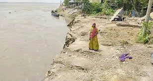 যমুনার পানি বৃদ্ধি, বিলীন হচ্ছে বাড়িঘর