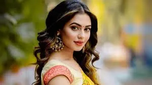 বিমানবন্দরে আটক নুসরাত ফারিয়াকে নেওয়া হচ্ছে ডিবিতে