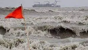 বন্দরে ৩ নম্বর সতর্ক সংকেত