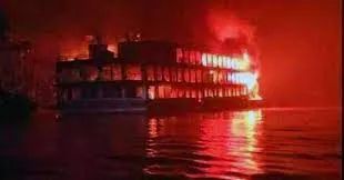 আদালতে আত্মসমর্পণ করলেন সেই লঞ্চের দুই মাস্টার