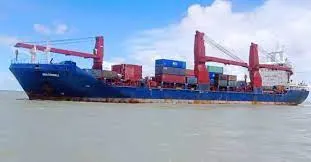 ইন্দোনেশিয়া থেকে কয়লা নিয়ে মোংলা বন্দরে জাহাজ