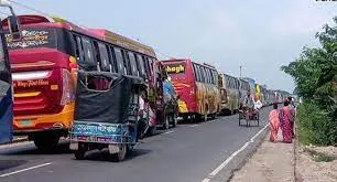 দৌলতদিয়ায় যানবাহনের দীর্ঘ সারি, ভোগান্তি চরমে