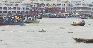 শীতলক্ষ্যায় জাহাজের ধাক্কায় যাত্রীবাহী লঞ্চডুবি