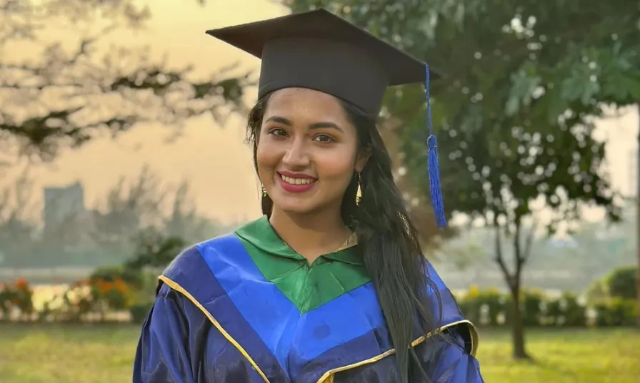 গ্র্যাজুয়েট হলেন অভিনেত্রী তাসনিয়া ফারিণ
