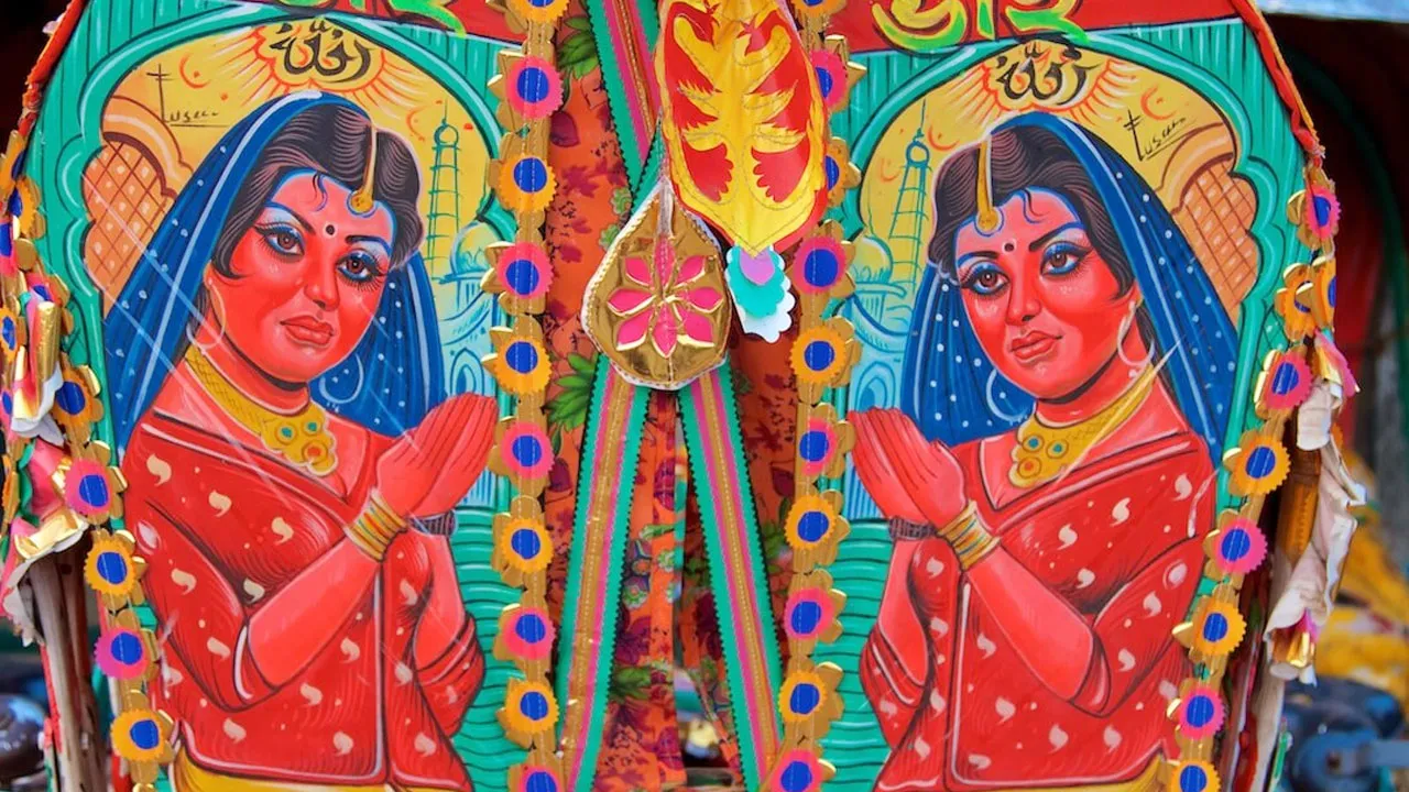 বাংলাদেশের রিকশা আর্ট এখন ইউনেস্কোর ‘অপরিমেয় সাংস্কৃতিক ঐতিহ্য’