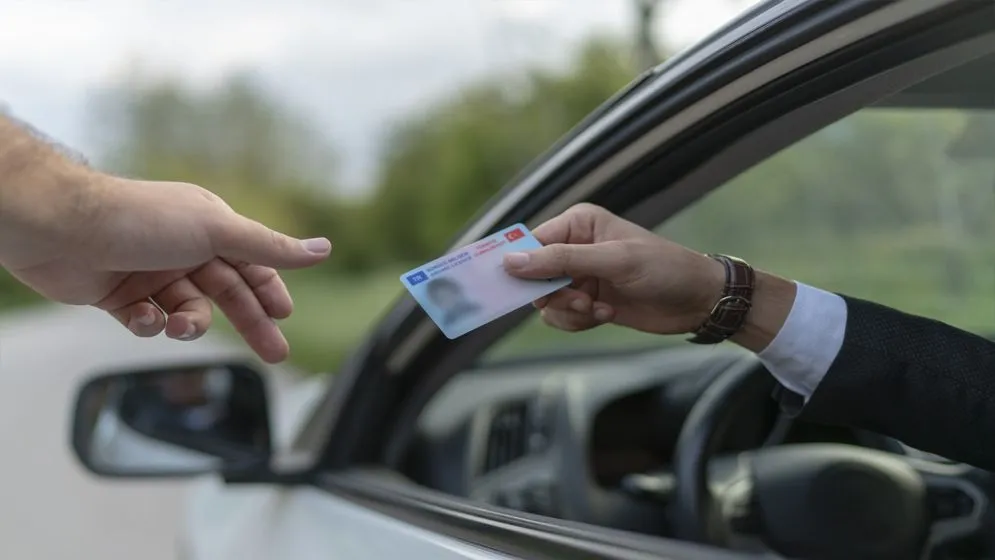 যুক্তরাষ্ট্রে ১৭ হাজার অভিবাসীর ড্রাইভিং লাইসেন্স বাতিল