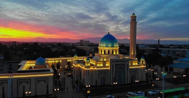 drone-flies-around-a-mosque-20250312124315