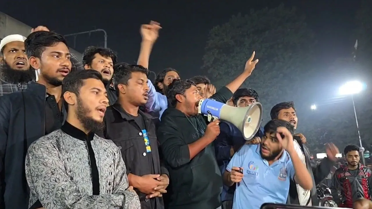 ওসমান হাদির খুনিদের বিচারের দাবিতে উত্তাল ঢাবি