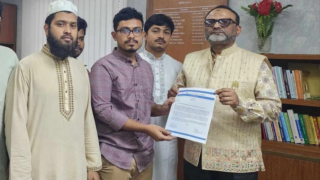 ঢাবির ভর্তি পরীক্ষার ফি কমাতে উপাচার্যের কাছে ছাত্রশিবিরের স্মারকলিপি