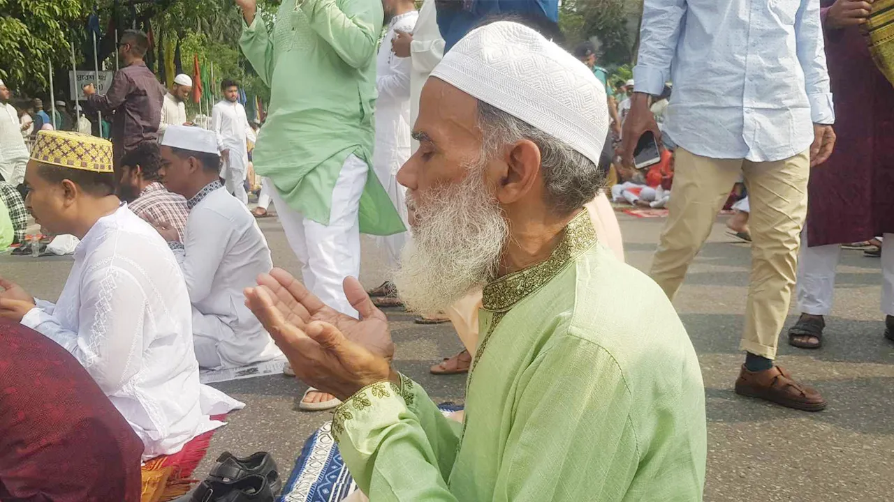 জাতীয় ঈদগাহে প্রধান জামাতে ফিলিস্তিনি‌দের জন্য দোয়া