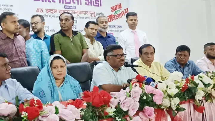 হাসিনা কোন সালের ডিসেম্বরে আসবে