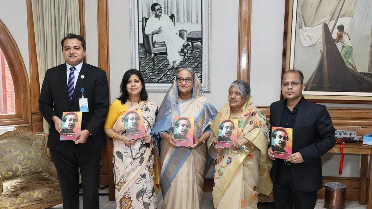 দুরন্ত বিপ্লবের লেখা বইয়ের মোড়ক উন্মোচন করলেন প্রধানমন্ত্রী