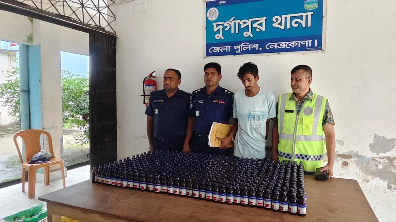 ৪৮০ বোতল ফেনসিডিলসহ যুবক আটক