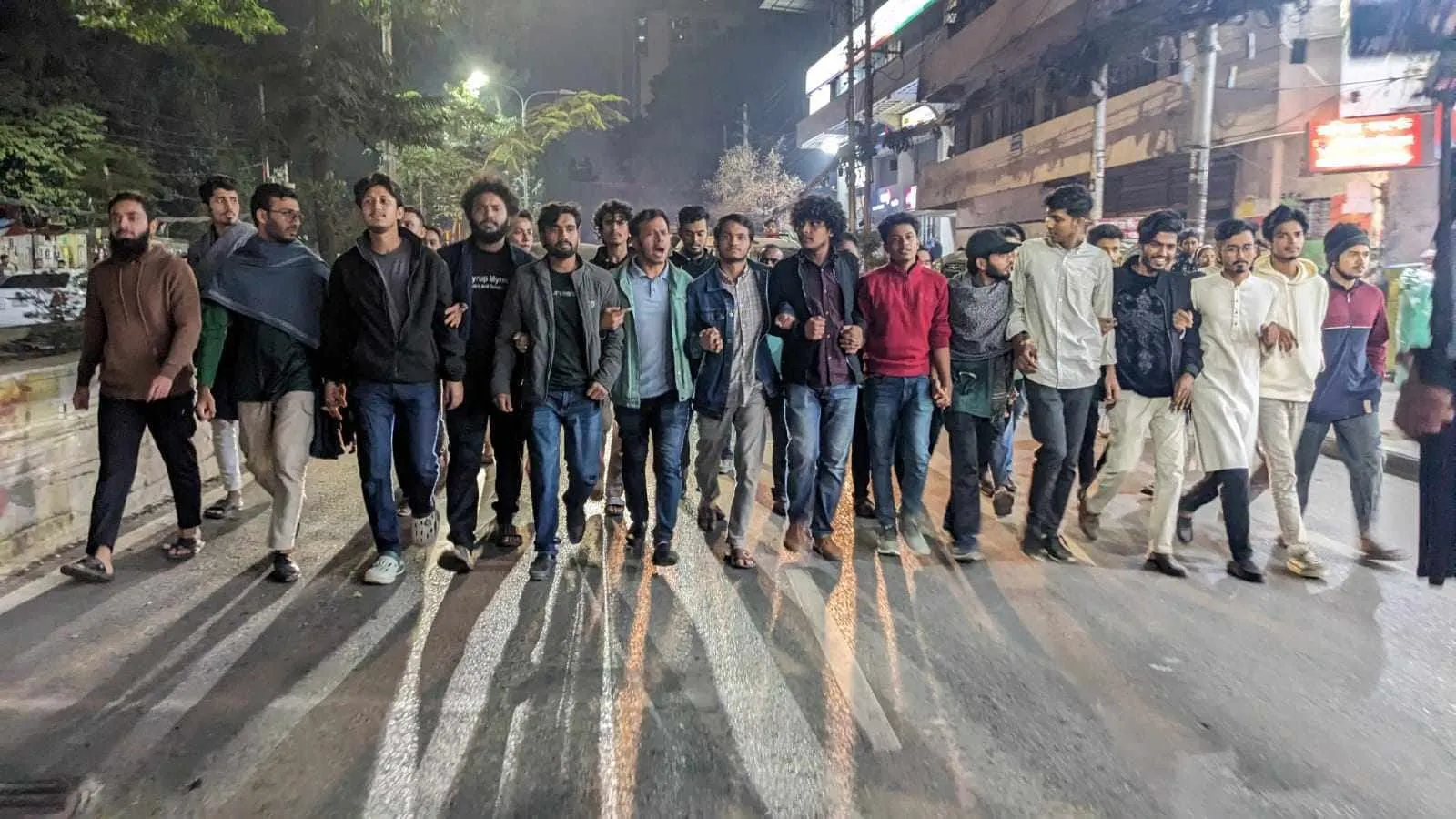 ছাত্রদলের ‘অরাজকতা’র প্রতিবাদে তিতুমীর কলেজে শিক্ষার্থীদের বিক্ষোভ
