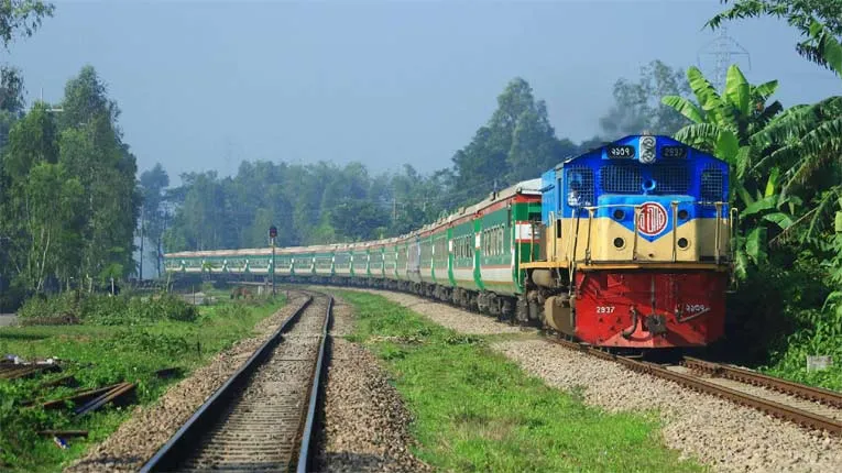 ৮ ঘণ্টা পর ঢাকার সঙ্গে রেল যোগাযোগ স্বাভাবিক