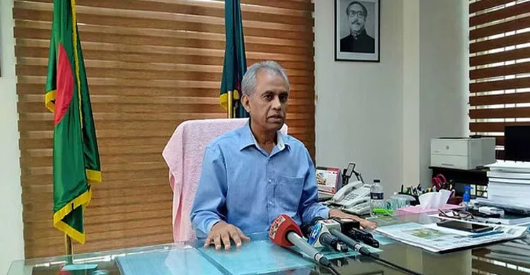 সংবিধানের বাইরে তো কিছু করার এখতিয়ার নেই : ইসি আলমগীর