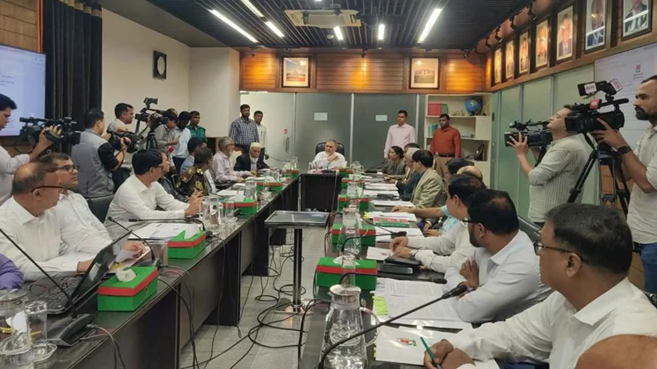 দিনক্ষণ চূড়ান্ত করতে বৈঠকে বসেছে ইসি