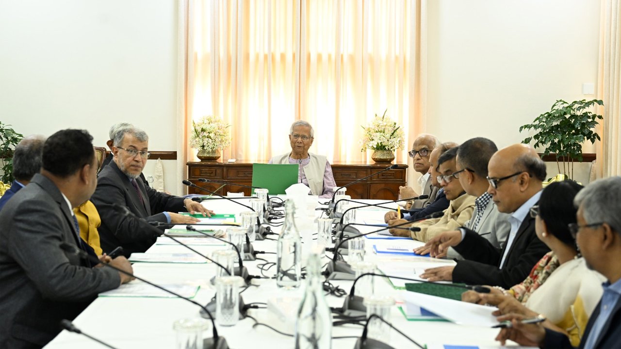 economic-meeting-yunus-20251222181621