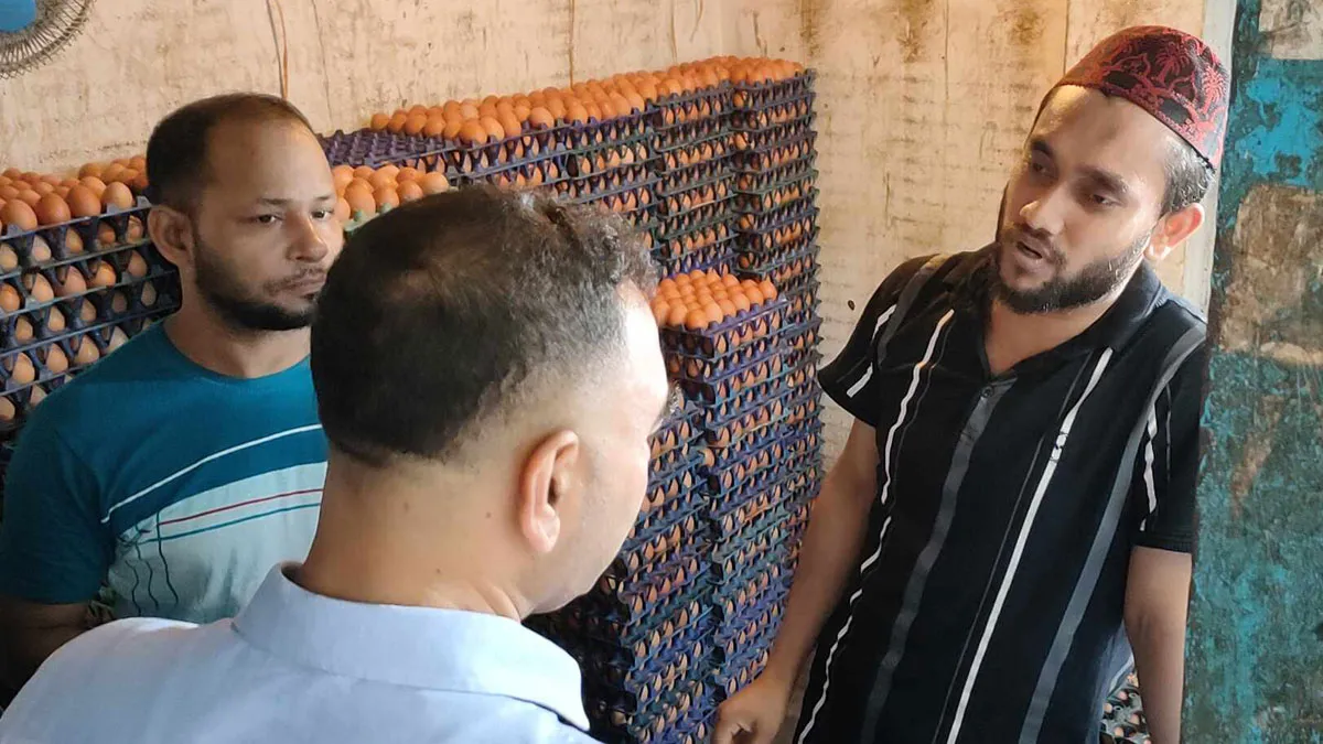 তিন ডিম ব্যবসায়ীকে ৩০ হাজার টাকা জরিমানা