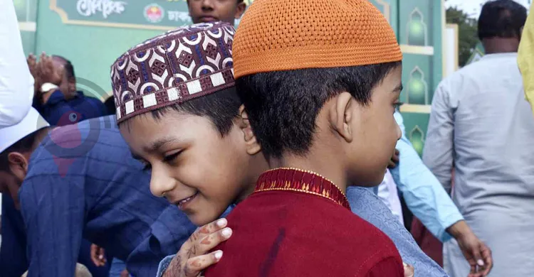 সারাদেশে ত্যাগের মহিমায়  উদযাপিত হচ্ছে ঈদুল আজহা