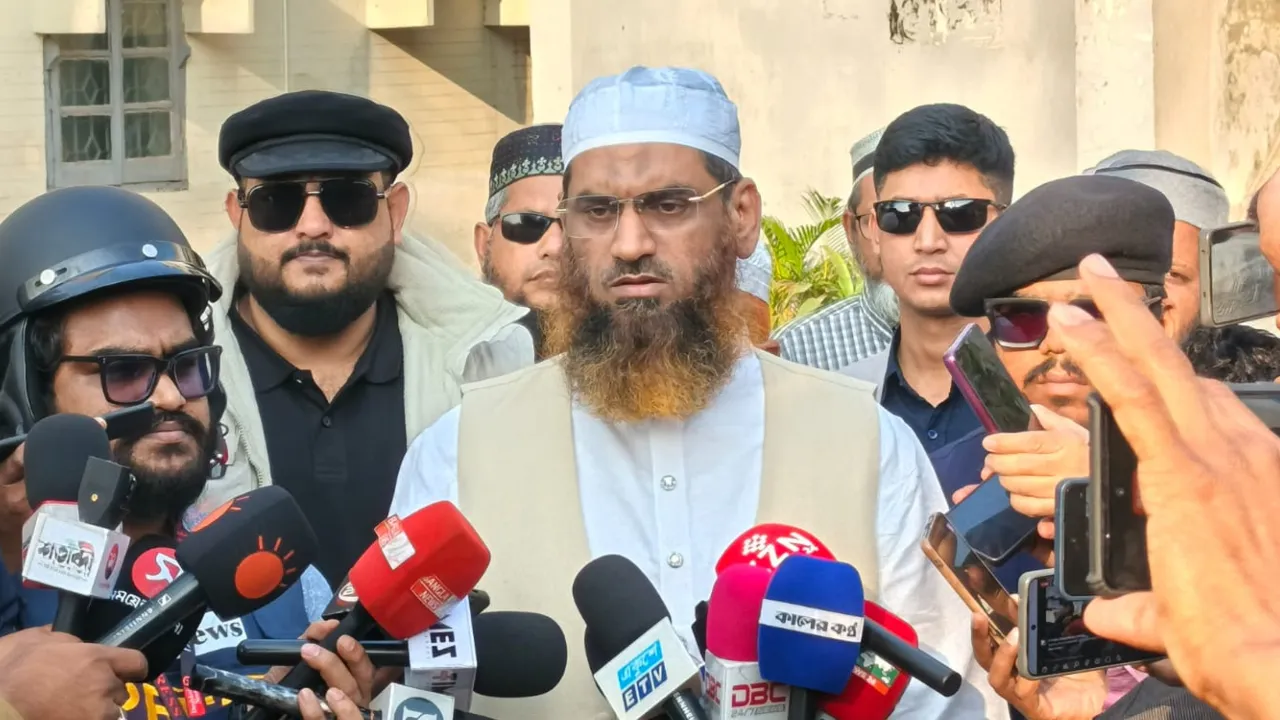 তিন কেন্দ্রের ফলাফল : ঢাকা-১৩ আসনে এগিয়ে মামুনুল হক