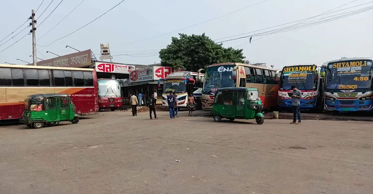 ফাঁকা মহাখালী টার্মিনাল, যাত্রী সংকটে দূরপাল্লার বাস