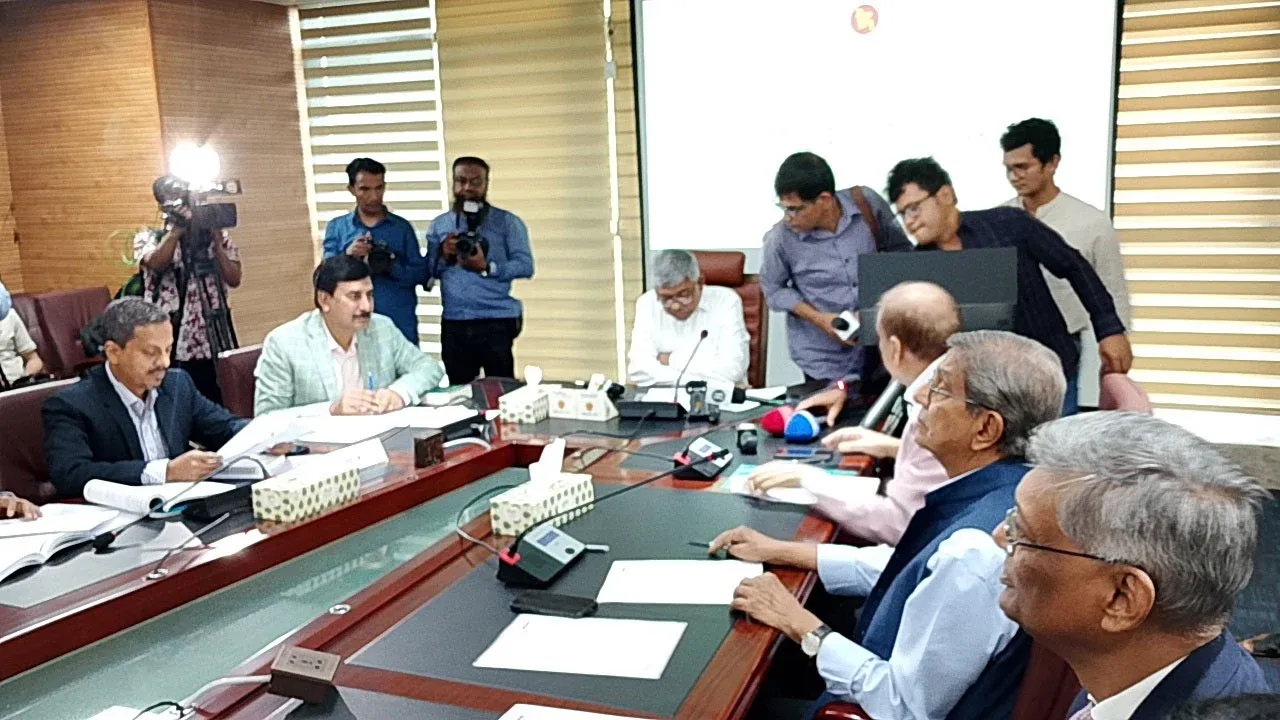 নিউজপ্রিন্ট আমদানিতে ভ্যাট কমানোর আশ্বাস এনবিআর চেয়ারম্যানের