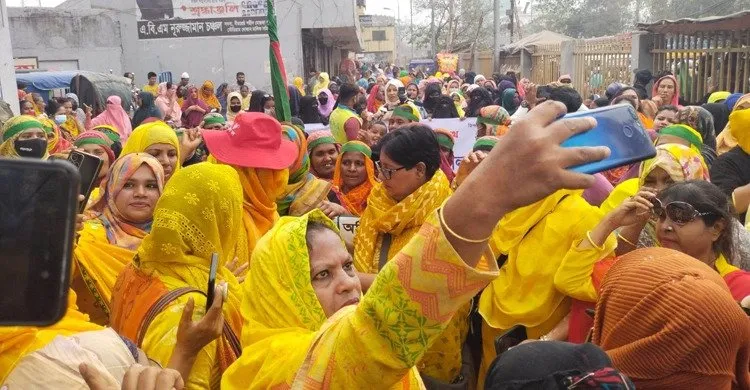 পদযাত্রায় যোগ দিতে কমলাপুরে বিএনপির নেতাকর্মীরা