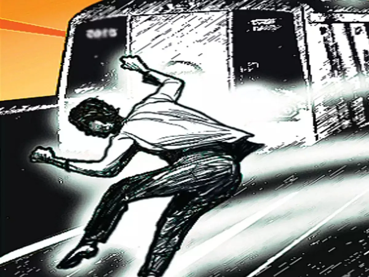উত্তর প্রদেশে নামাজের জন্য বাস থামিয়ে চালকের সহকারী বরখাস্ত, পরে আত্মহত্যা