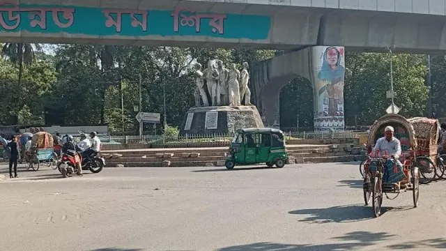 রাজধানীতে গণপরিবহন চলাচল সীমিত