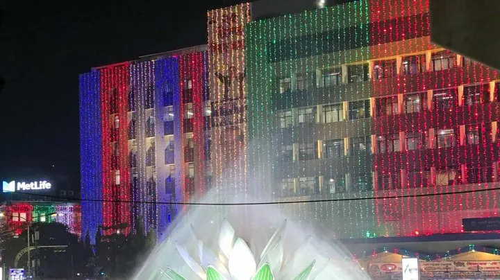 বিজয় দিবসে লাল-সবুজে সেজেছে ঢাকা