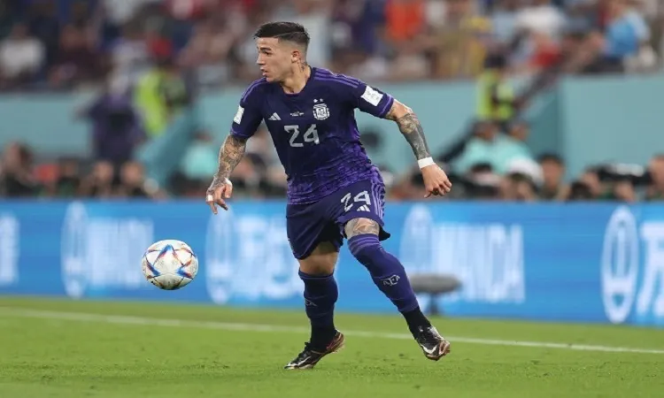 Chelsea pay record fee for Fernandez