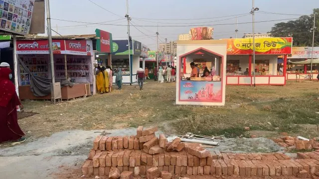 দুর্বল প্রস্তুতি নিয়েই শুরু হয়েছে অমর একুশে বইমেলা