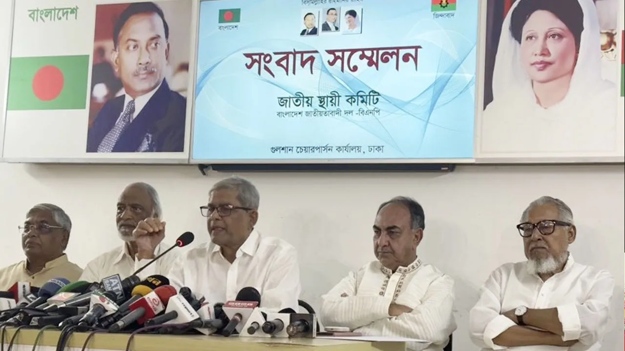 আইনের দোহাই দিয়ে খালেদা জিয়াকে মৃত্যুর দিকে ঠেলে দিচ্ছে সরকার: মির্জা ফখরুল