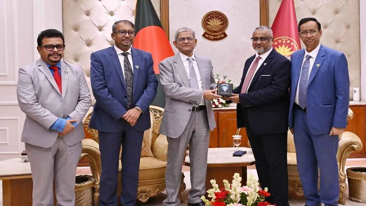 দুর্নীতিবাজদের আইনের আওতায় আনতে হবে: রাষ্ট্রপতি