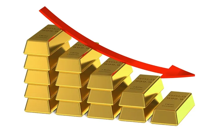 Gold prices fall