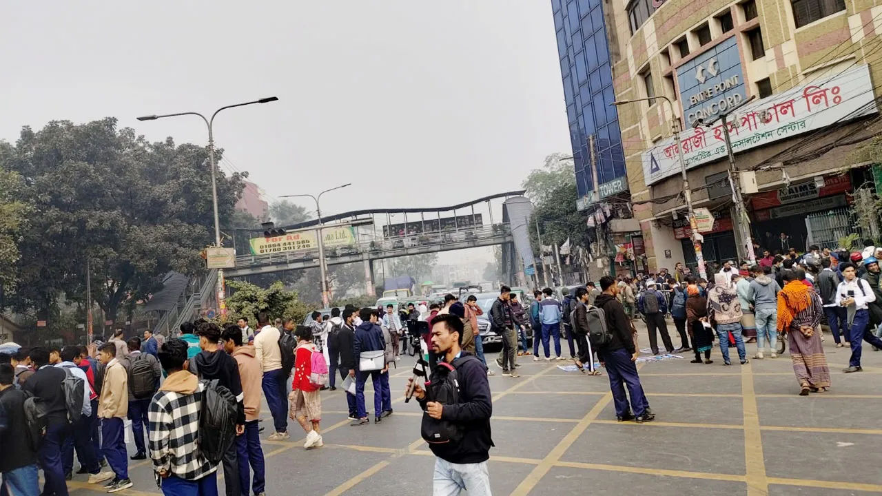 সাকিবুল হত্যার বিচার দাবিতে ফার্মগেট অবরোধ