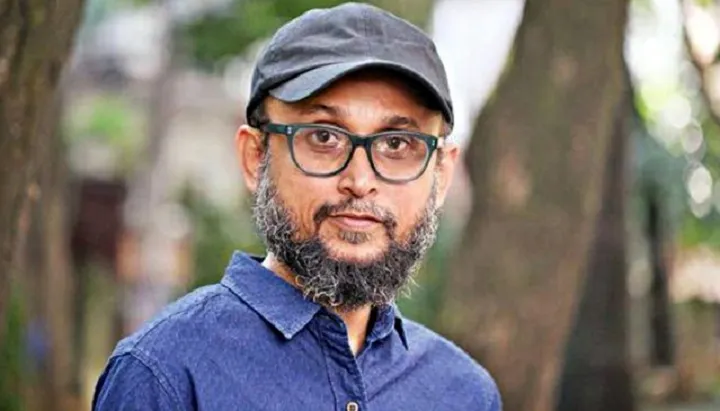 নড়াইলে শিক্ষকের গলায় জুতার মালা, প্রতিবাদে সোচ্চার ফারুকী