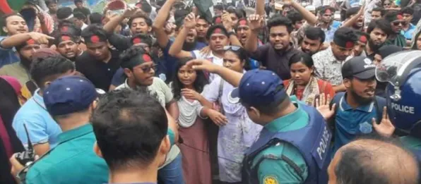 নীলক্ষেত-সায়েন্সল্যাবে পুলিশের বাধায় পণ্ড ‘বাংলা ব্লকেড’