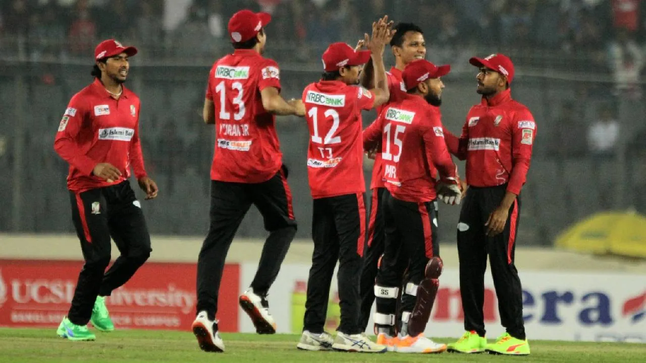 তামিমদের বিপক্ষে শুরুতেই বিপদে সাকিবরা