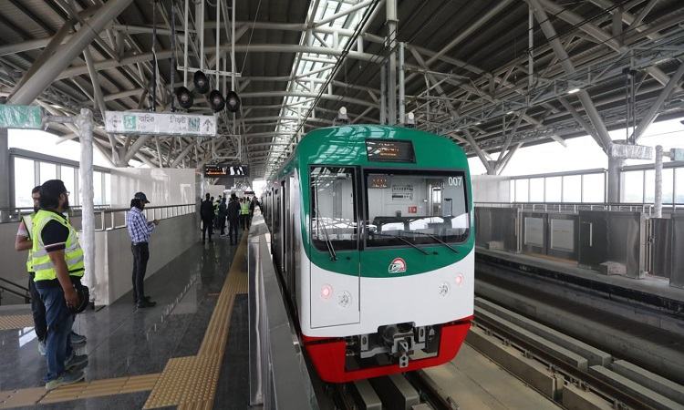 PM to be the first passenger of Metrorail