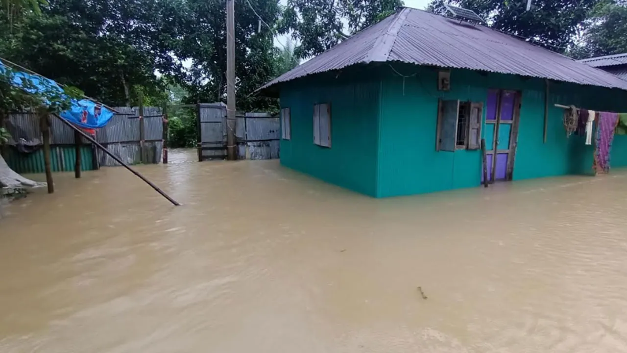 ফেনীতে নতুন নতুন এলাকা প্লাবিত