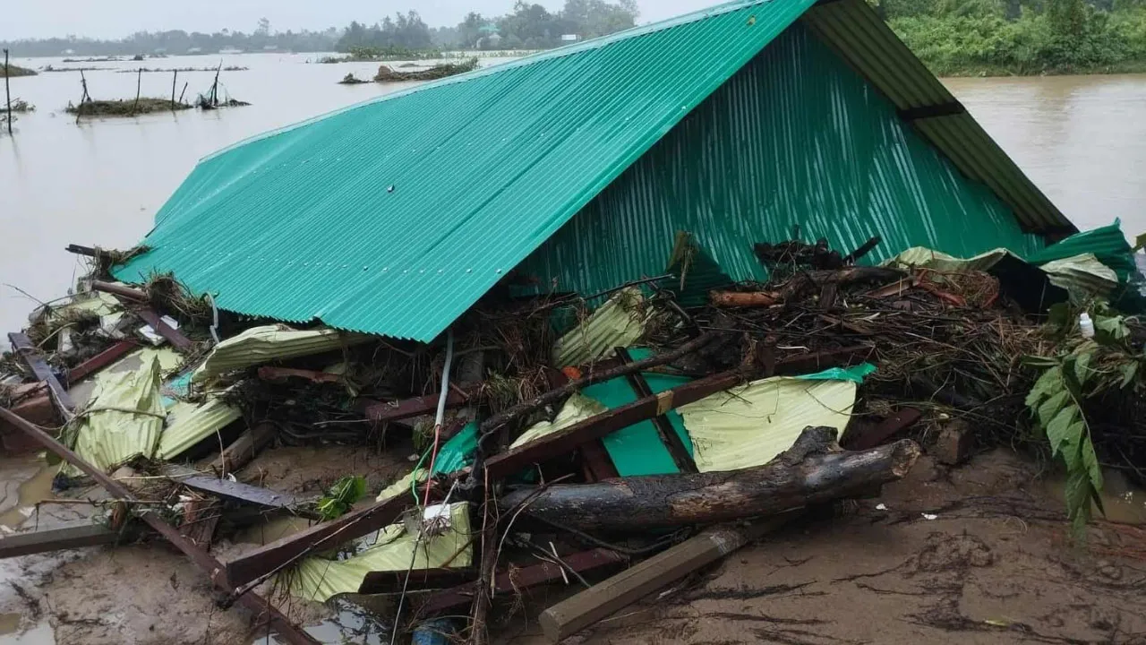 ফেনীতে ৩৬ জায়গায় বাঁধ ভেঙে কোটি টাকার ক্ষতি