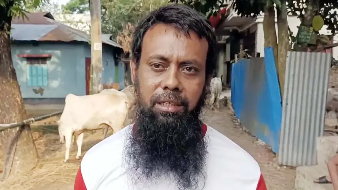 ফেনীতে অস্ত্র ঠেকিয়ে ব্যবসায়ীর গরু ছিনতাই