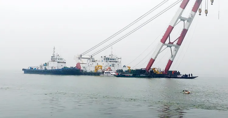 পাটুরিয়ায় ফেরিডুবি : প্রত্যয়ের দিকেই তাকিয়ে সবাই