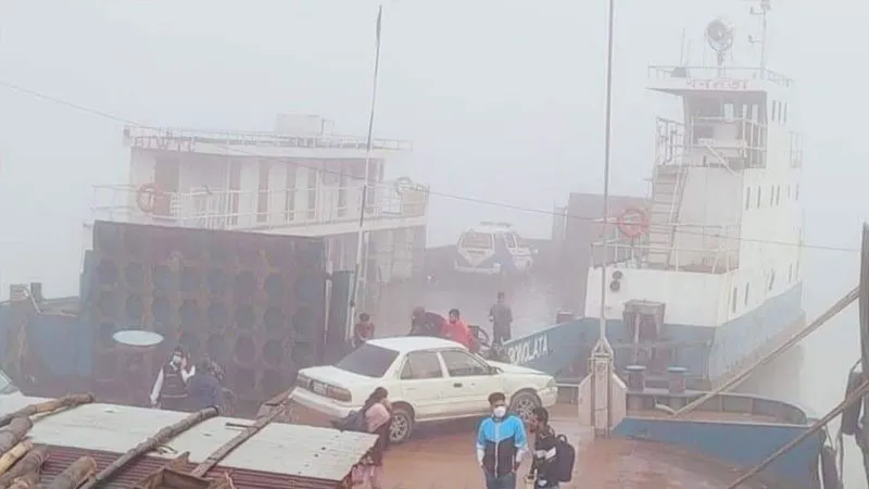 দৌলতদিয়া-পাটুরিয়া নৌরুটে ফেরি চলাচল বন্ধ