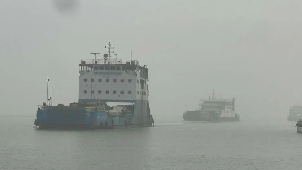 ৪ ঘণ্টা পর দৌলতদিয়া-পাটুরিয়া নৌরুটে ফেরি চলাচল স্বাভাবিক